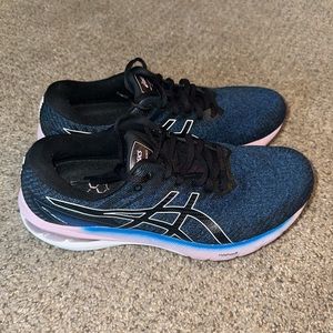 Women’s ASICS GT 2000-10 WIDE